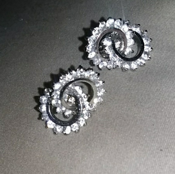 Jewelry - Diamond Intertwined Earrings